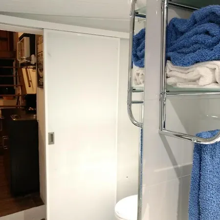 Guest house & Away Studio By Cris *